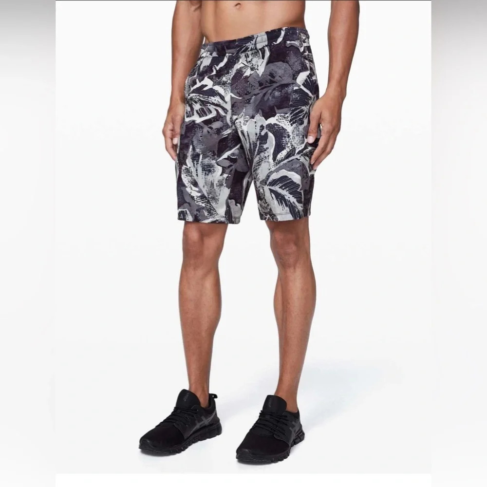 Lululemon Pace Breaker Short 9" *Liner size Medium
Tropical Shadow Sea Salt